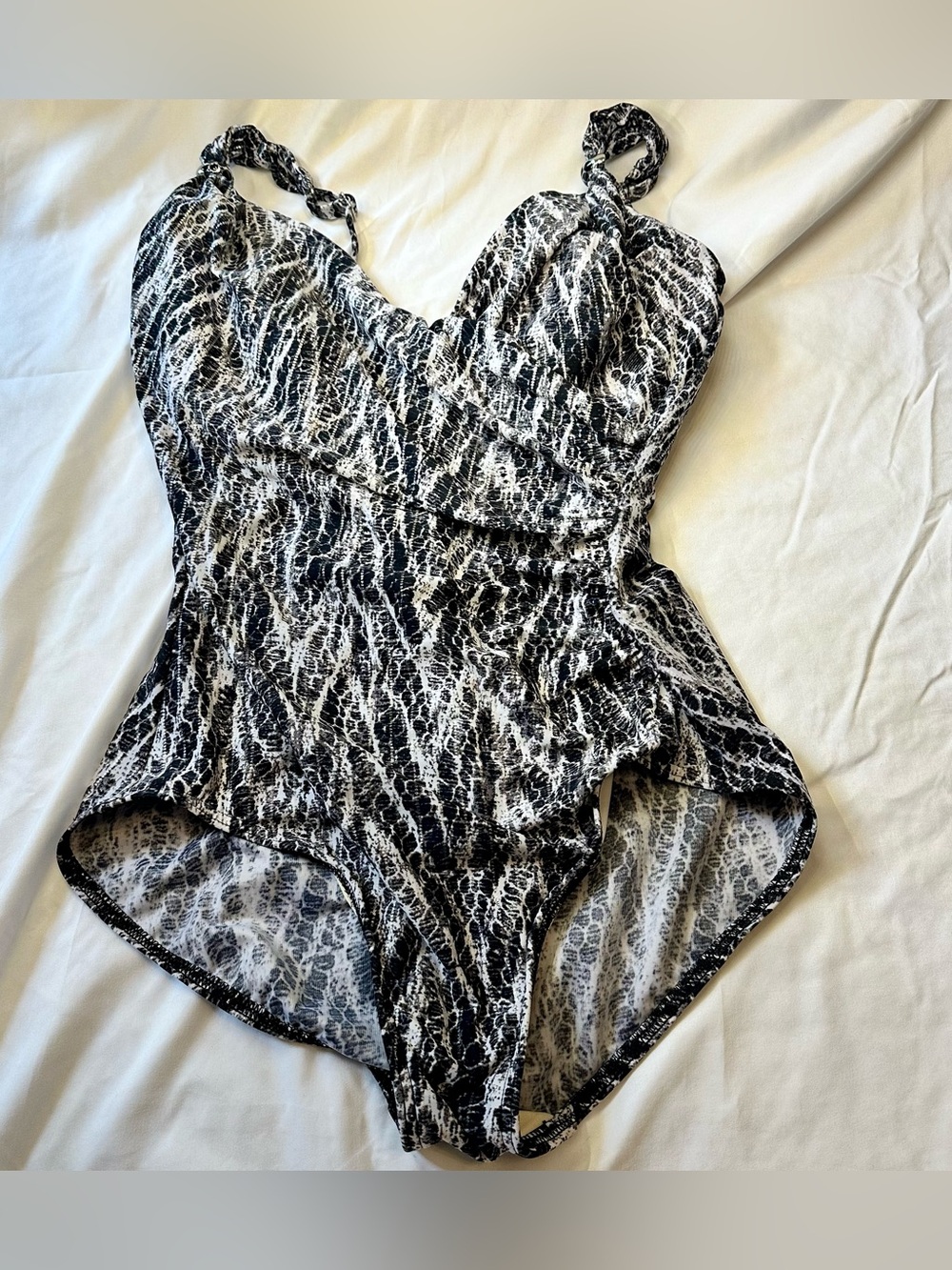 Miraclesuit Black and White Swimsuit - Picture 2 of 13